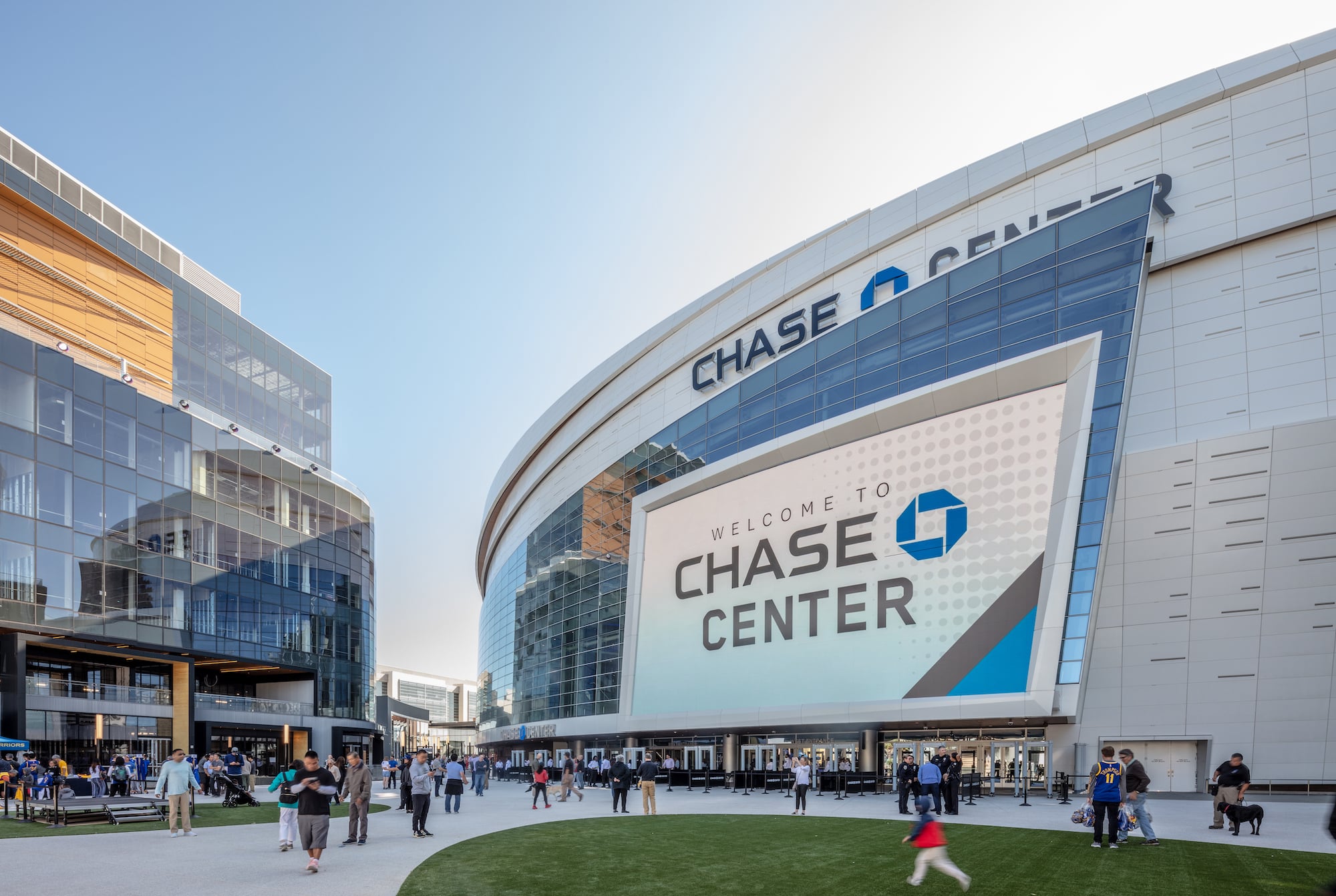 Chase Center_Thrive City Plaza Videoboard View_photo credit_Jason O'Rear and Chase Center